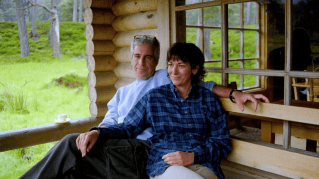 愛潑斯坦與麥克斯威爾合照。美聯社