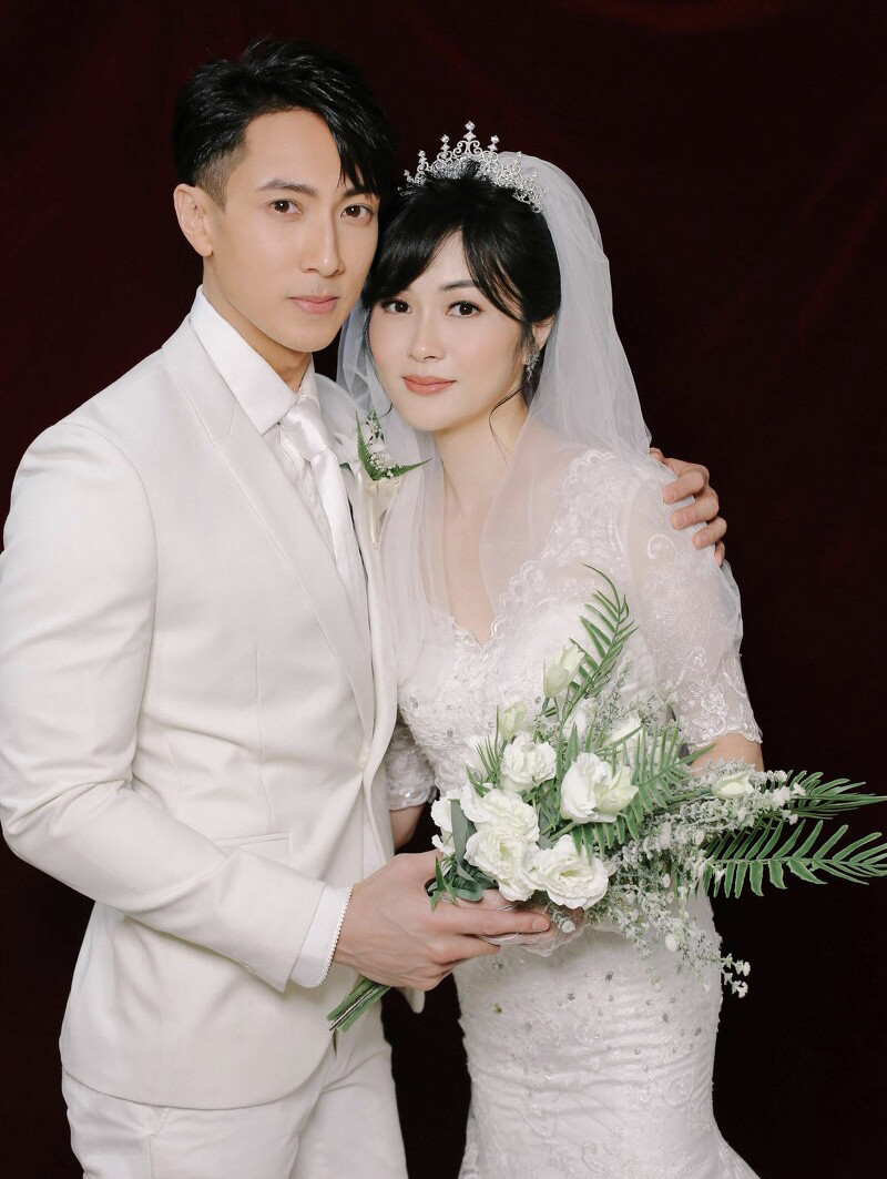吴尊于2013年忽然宣布已婚多年兼是两孩之父，消息震惊中港台娱乐圈！