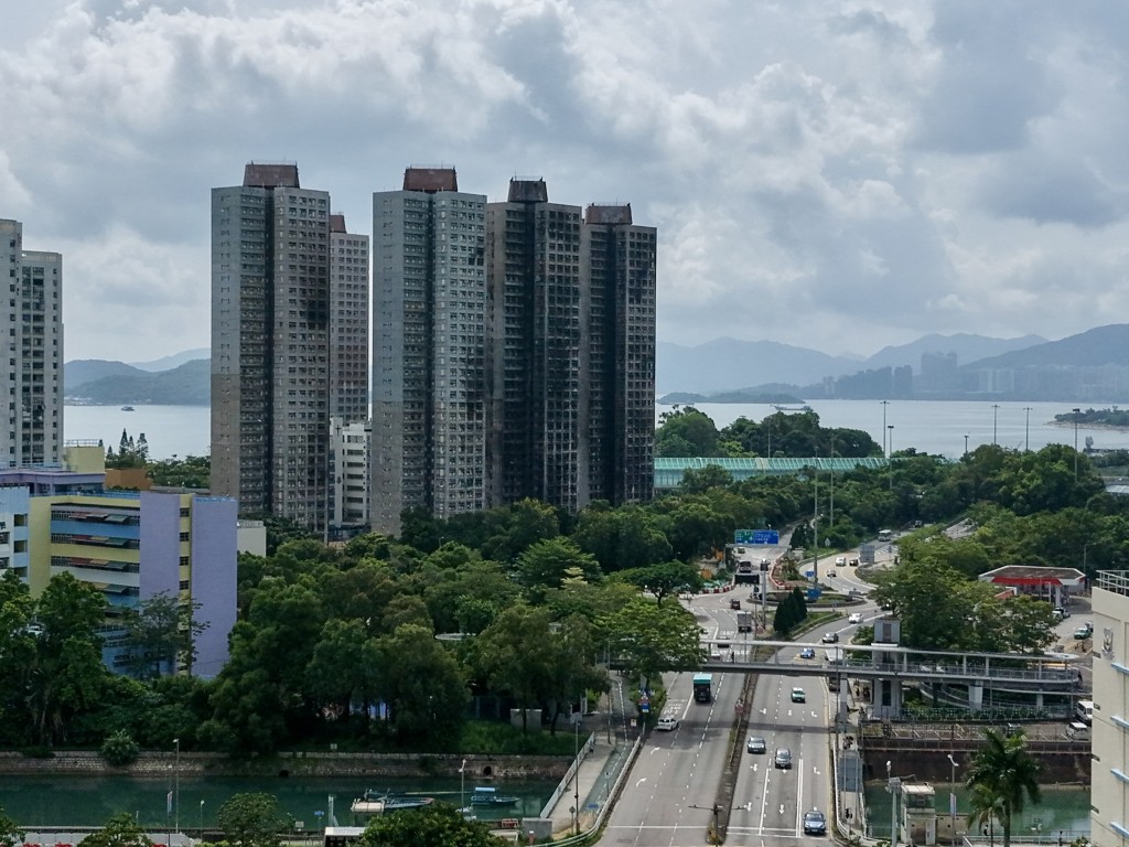 宏福苑大火後情況。 宏福苑大火後情況。