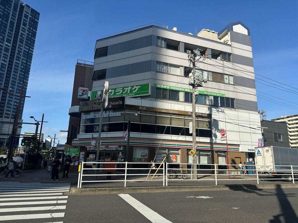 目前日本有超过21000家7-Eleven，稳居连锁超商之冠。