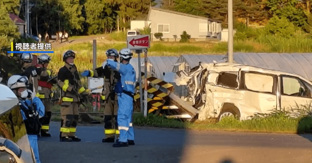 一輛載有5名中國籍遊客的私家車,昨日在JR富良野線平交道上,與列車發生相撞。HBC NEWS片段截圖 一輛載有5名中國籍遊客的私家車,昨日在JR富良野線平交道上,與列車發生相撞。HBC NEWS片段截圖