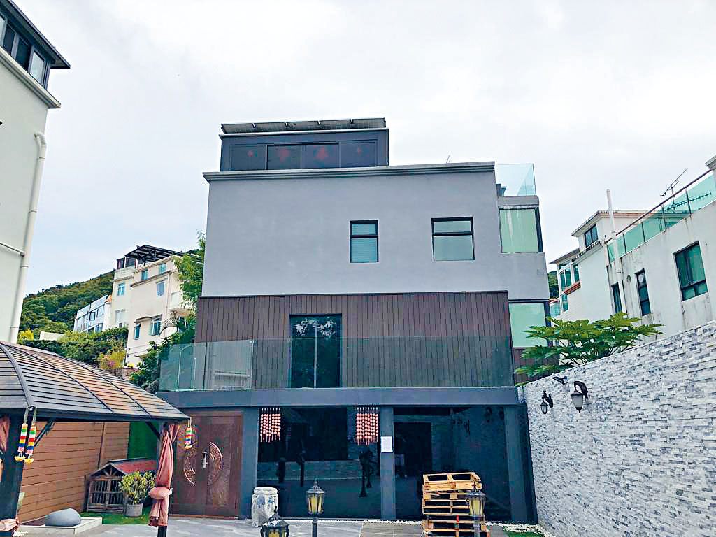 茅莆村屋附連約2000方呎花園。