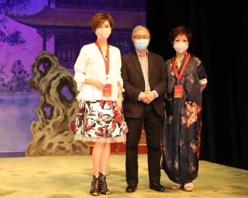 謝雪心、阮兆輝、尹飛燕出席八和會館「粵劇新秀演出系列」宣傳。