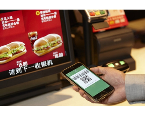 央行表示，歡迎民眾對拒收現金的行為作出舉報。