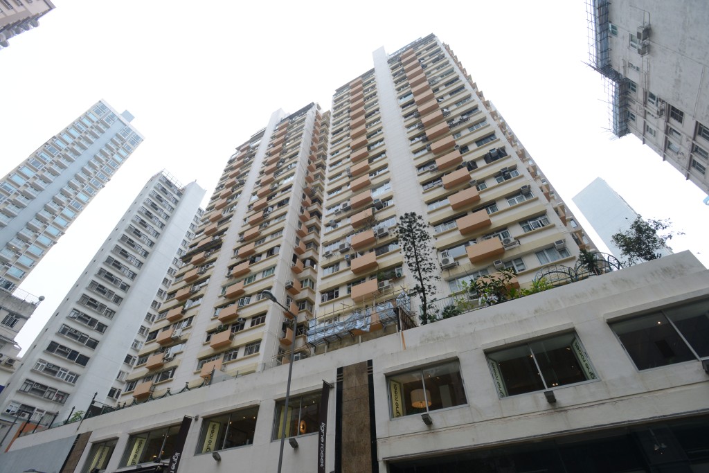 跑马地友谊大厦低层C室，实用面积728方呎，以930万元成交。