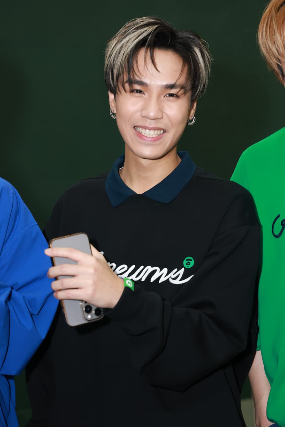 Jason被AK取笑愚蠢分不清真假。