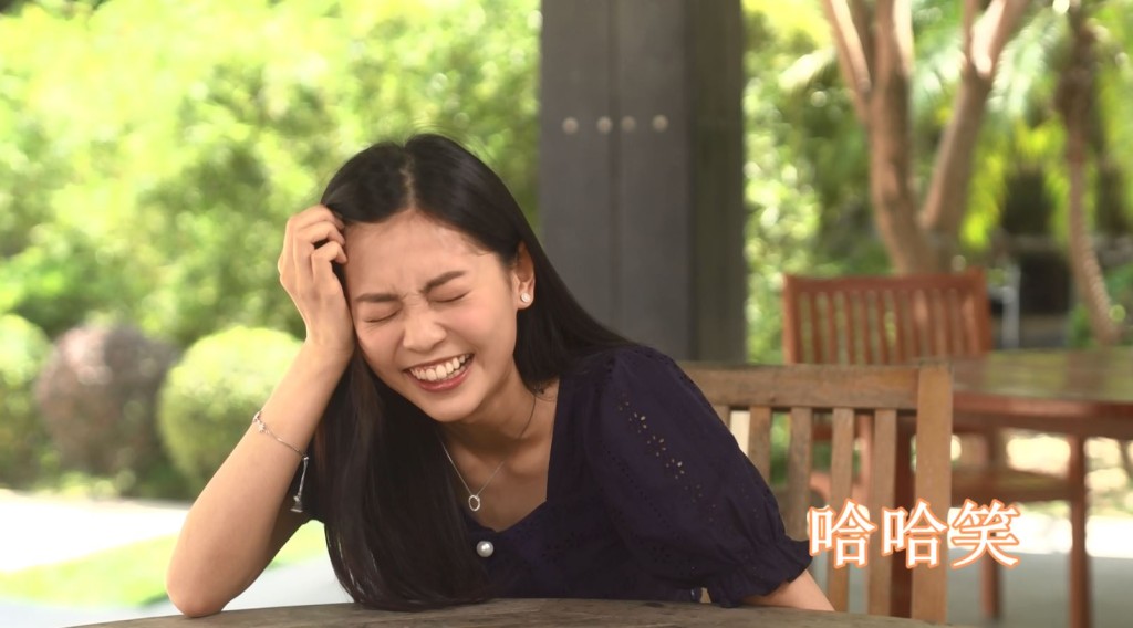 郭柏妍哈哈笑。