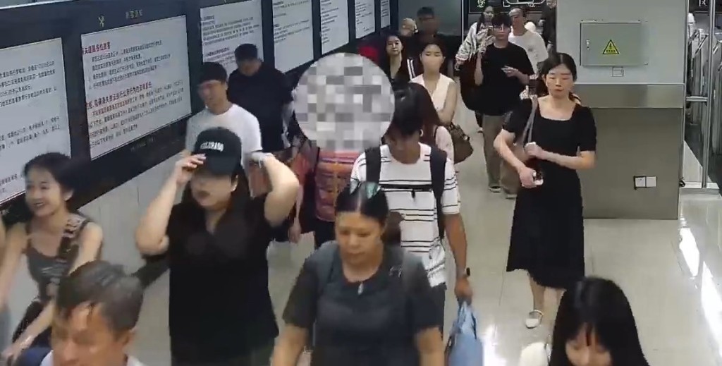 4名旅客經羅湖口岸北上，被揭偷運72隻虎紋鈍口螈。海關發布