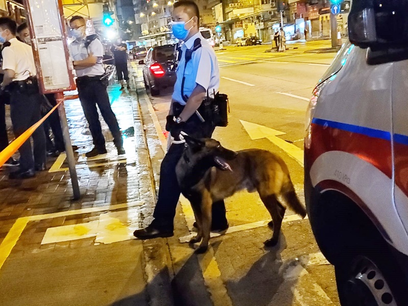 警犬到場協助。