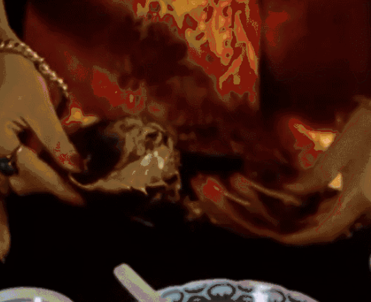 電視劇《紅樓夢》蟹宴的場景。虎嗅@識味Foodledge