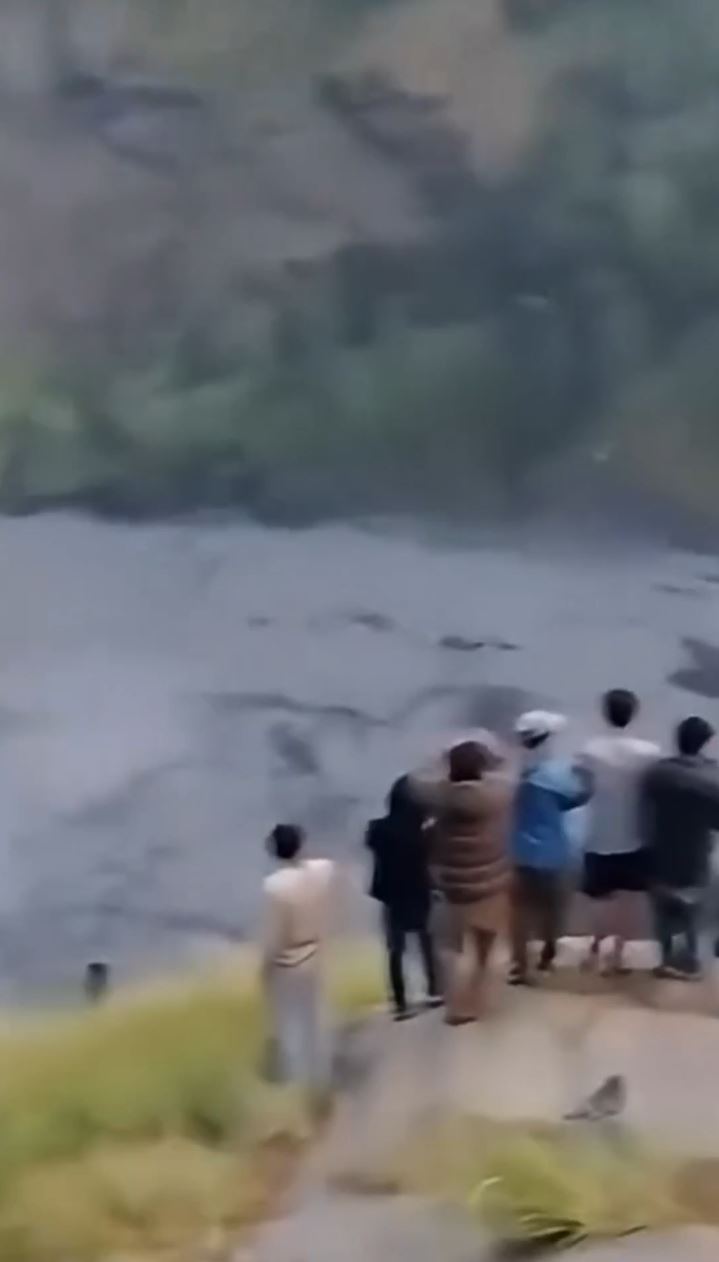 尼泊爾再有地區發生嚴重山洪。X