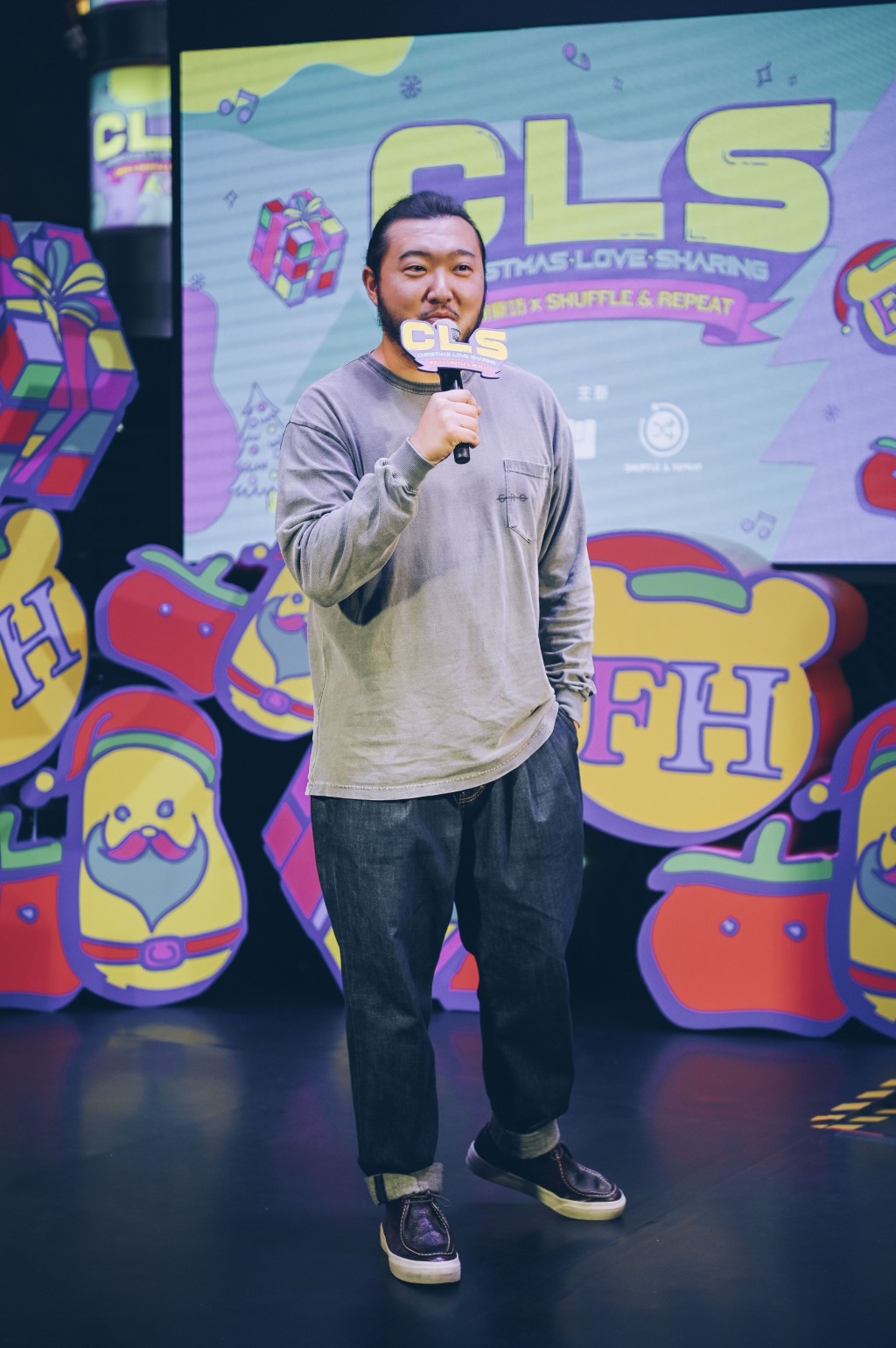 陳詠謙出場分享創作過程。