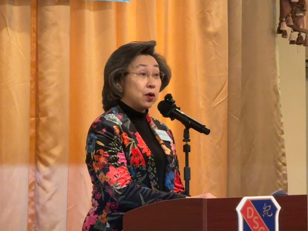 公務員事務局局長楊何蓓茵致詞時感謝各支紀律部隊為國家和香港所作出的貢獻及付出。 公務員事務局局長楊何蓓茵致詞時感謝各支紀律部隊為國家和香港所作出的貢獻及付出。