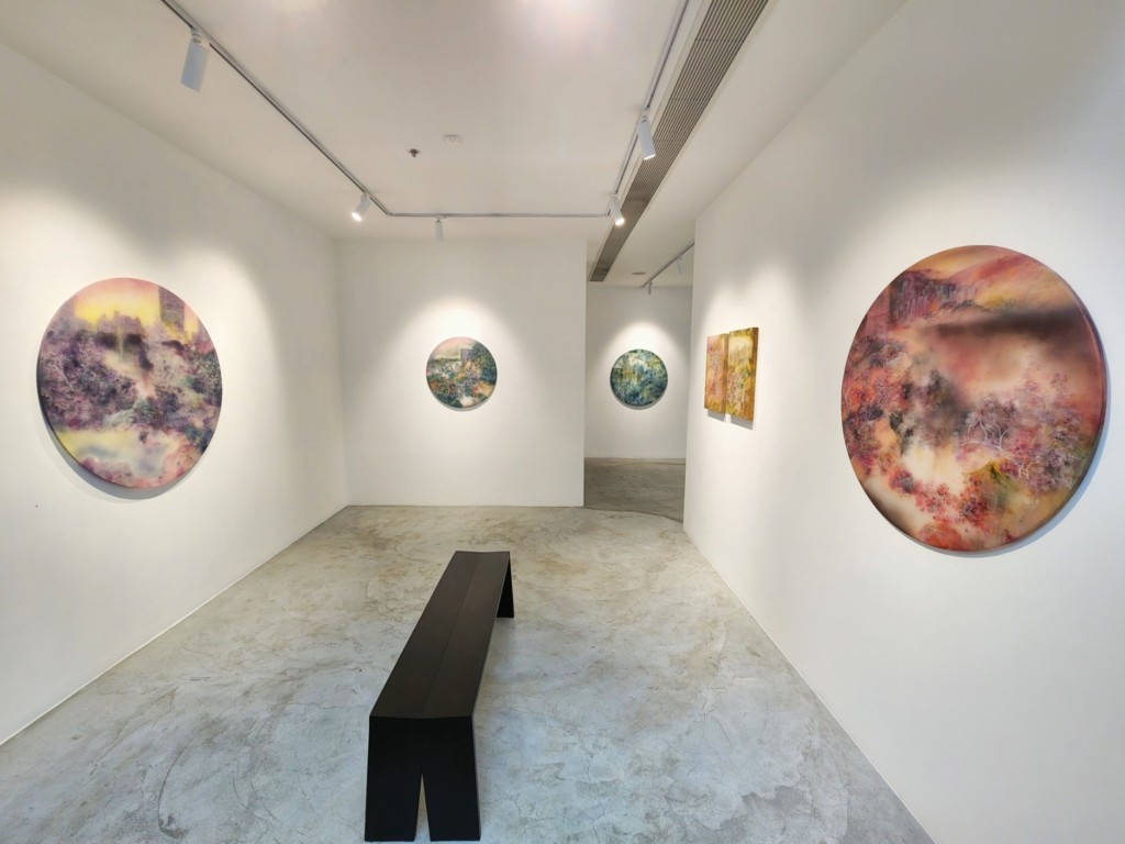 Fatina的《时间的颜色》展览，正在Contemporary by Angela Li画廊举行。