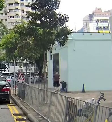 網民：條路又唔係窄，要避，扭少少屎忽點都避到。fb「車cam L（香港群組）」截圖