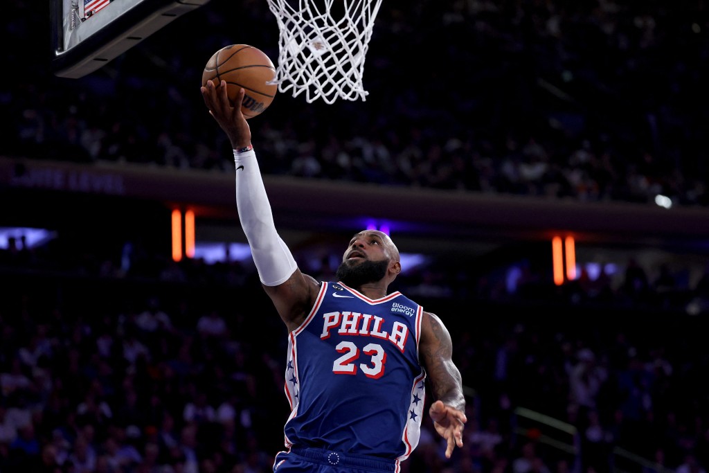 “大帝”勒邦占士(Lebron James)更打破多年来地标战不胜的魔咒，为他的第24季开个好头。AFP