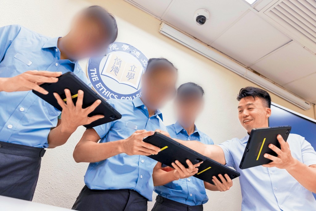 ■懲教署於今年10月下旬設立「立德學院」，讓成年在囚人士修讀全日制的教育課程。