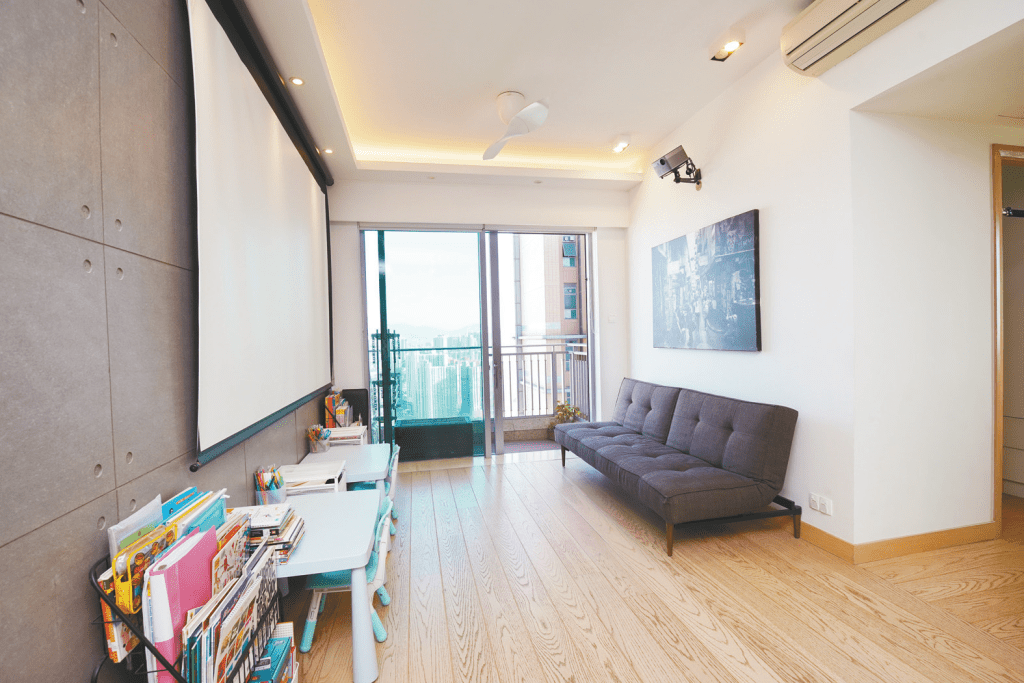 荔枝角曼克頓山極高層G室，實用面積674方呎，屬3房設計。