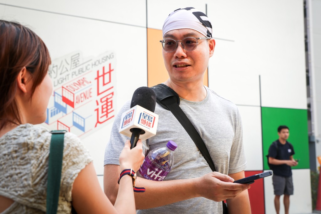 吳先生表示之前已經用過新皇崗口岸,覺得過關非常方便。 吳先生表示之前已經用過新皇崗口岸,覺得過關非常方便。