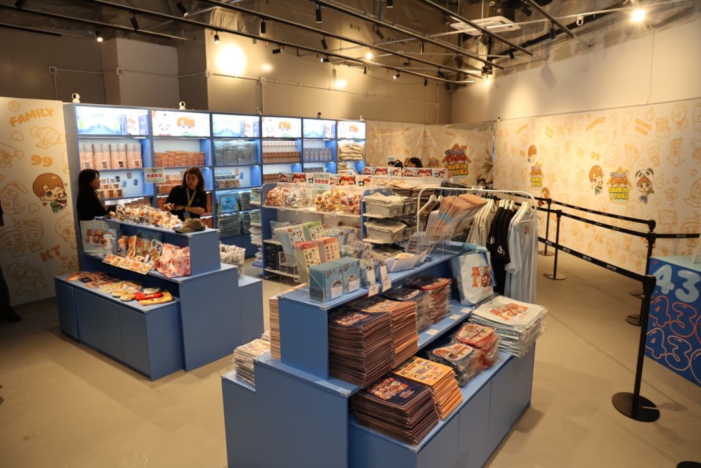 Charity Pop Up Store獨家發售限量產品。