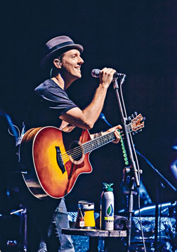 ■Jason昨晚開騷前受訪，稱《I'm Yours》仍是他喜愛的歌之一。