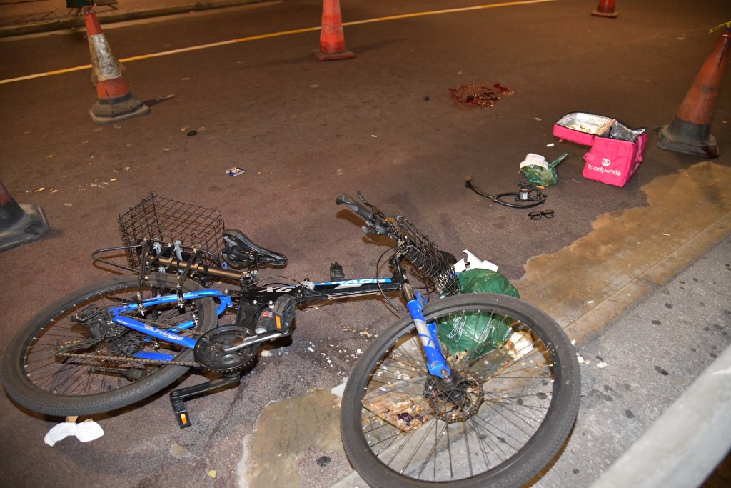 單車及外賣袋散落一地。資料圖片