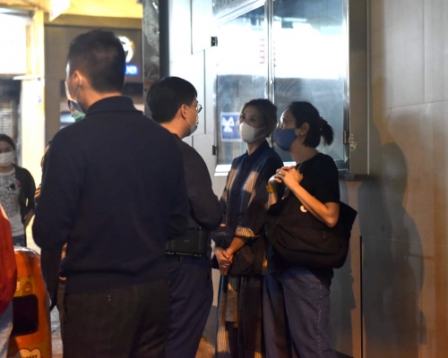 4男女被搶去約值20萬元的名牌手袋。