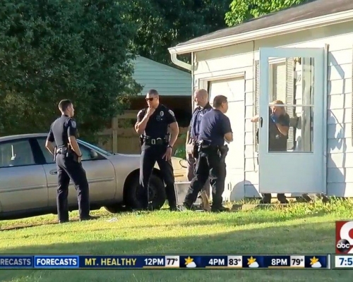 目击者表示，现场有两名枪手。网上图片