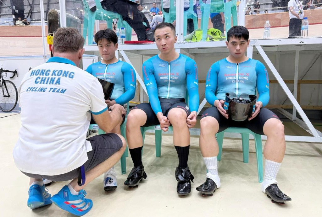 3位团体争先赛成员准备出战，右起翁浚皓、杜棹熙及莫沚骏。香港单车总会图