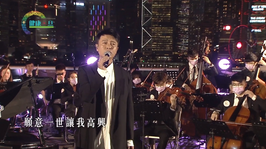 克勤唱出《想你》、《為你鍾情》。