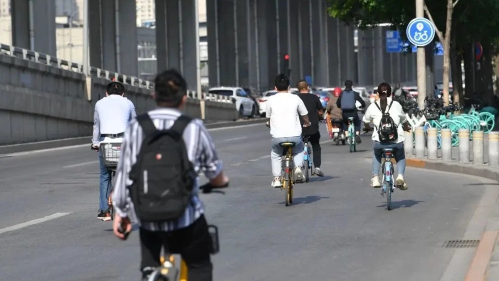 廣州不少人有踏單車返工及上學的習慣。