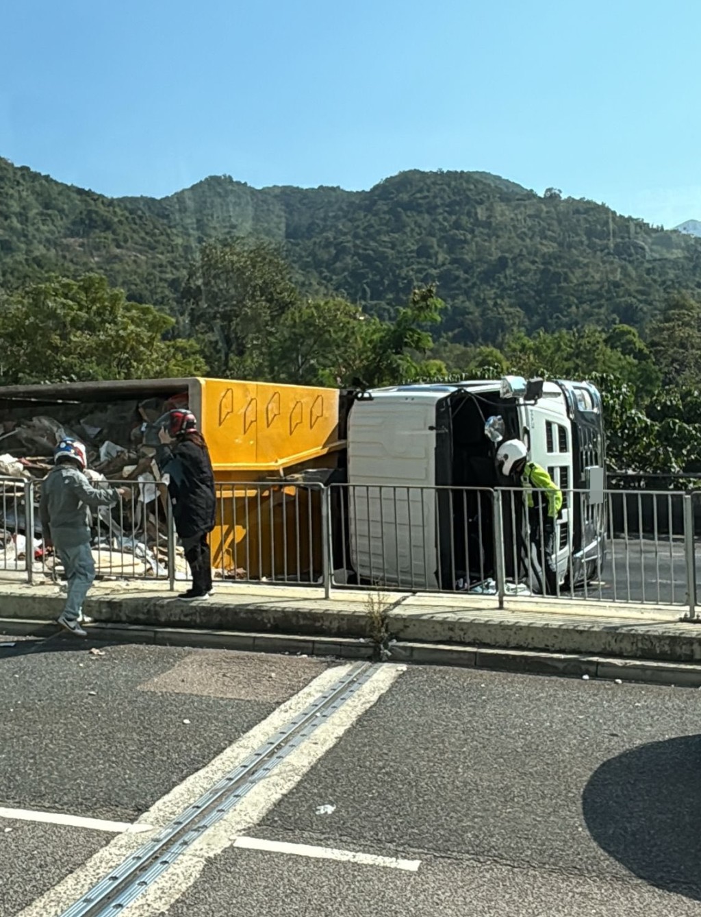 fb馬路的事 (即時交通資訊台)圖片