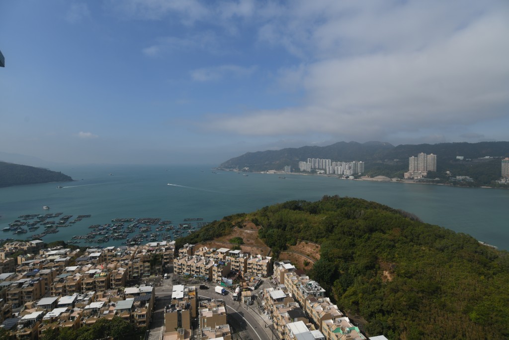 馬灣珀麗灣連錄租賃個案，其中33座頂層複式戶，呎租32元。