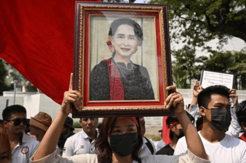 現年80歲的昂山素姬是緬甸獨立英雄昂山之女，早年因推動民主運動遭軍政府軟禁近二十年。法新社