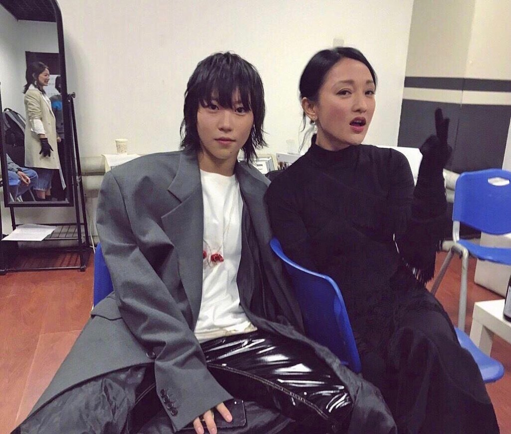 童童與周迅是閨中蜜友。