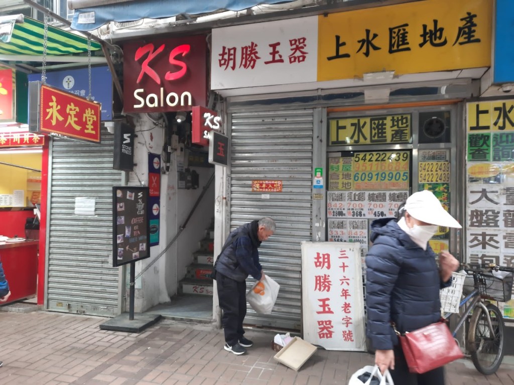 胡先生回來開舖赫見店舖被人爆竊。