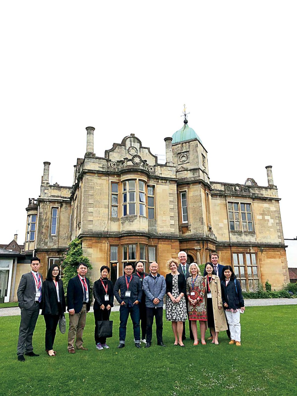 創辦人陳廷鑑到訪英國頂尖女校badminton school與當地師生交流。 創辦人陳廷鑑到訪英國頂尖女校badminton school與當地師生交流。