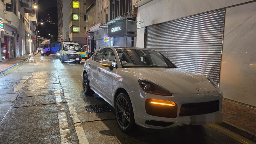 灣仔私家車遇路障截查 27歲男司機涉酒駕被捕。