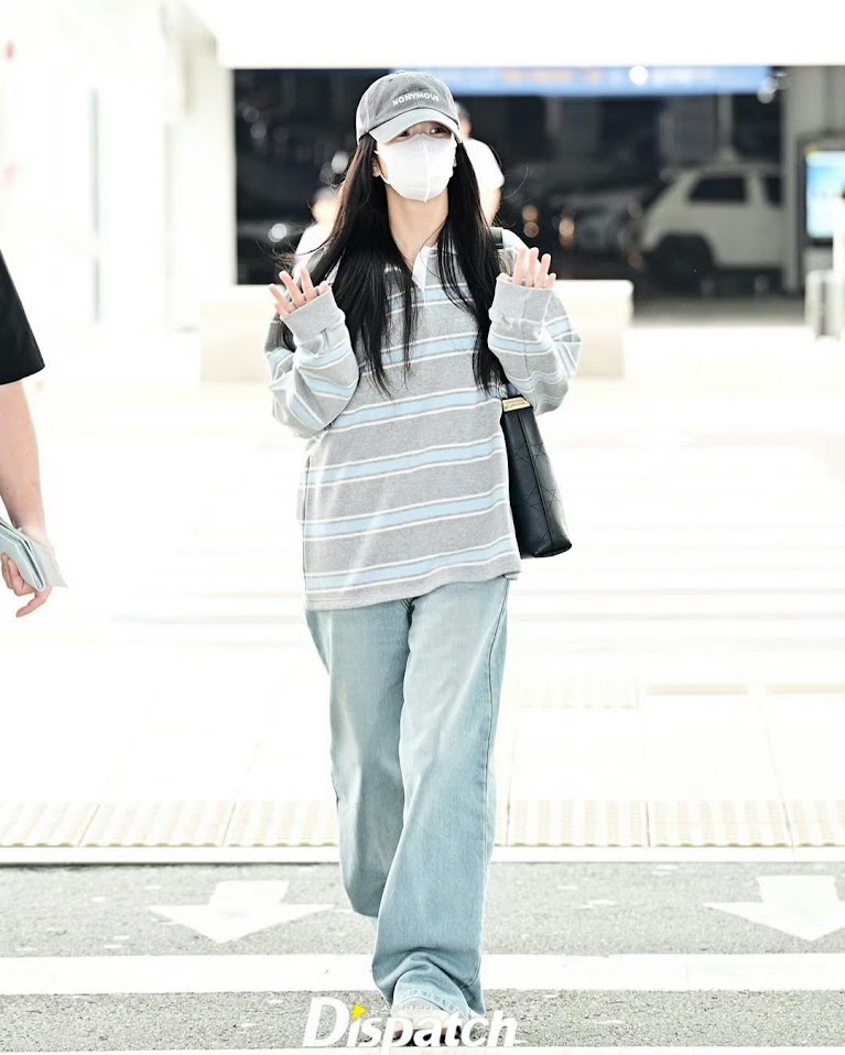 雖然其代言品牌昨日已發布取消機場穿搭拍攝行程，但Jisoo仍被眾多媒體捕獲。