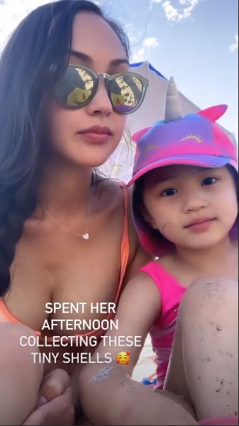 Jessica C.好鍾意帶仔女去沙灘玩,阿媽仲同仔女玩到差啲走光。