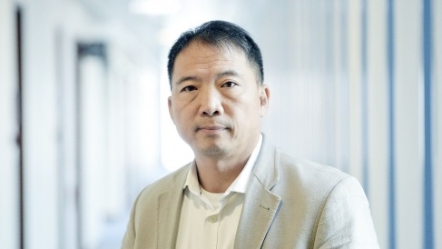35+顛覆案︱英媒：胡志偉抵英國於機場被扣留 護照被沒收 或七日內遣返香港