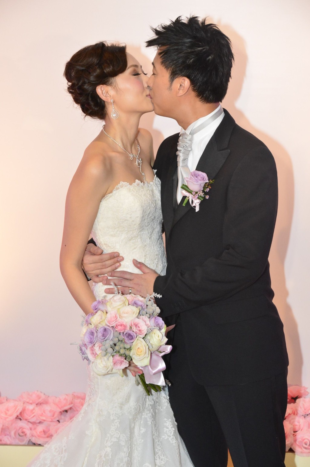 2013年陈爽与老公梁梓轩于四季酒店补摆结婚婚宴。  ​