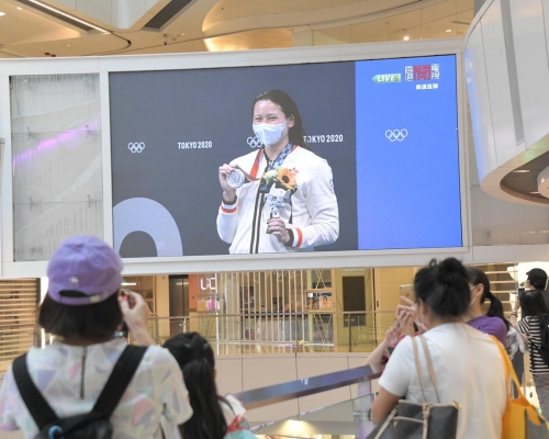 何詩蓓今早在女子200米自由泳決賽中，為香港增添一面銀牌。