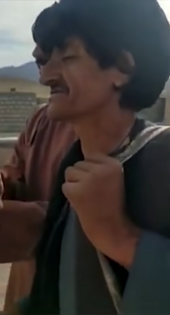 有指Khasha Zwan尸体被发现时,被割喉及满身子弹孔。