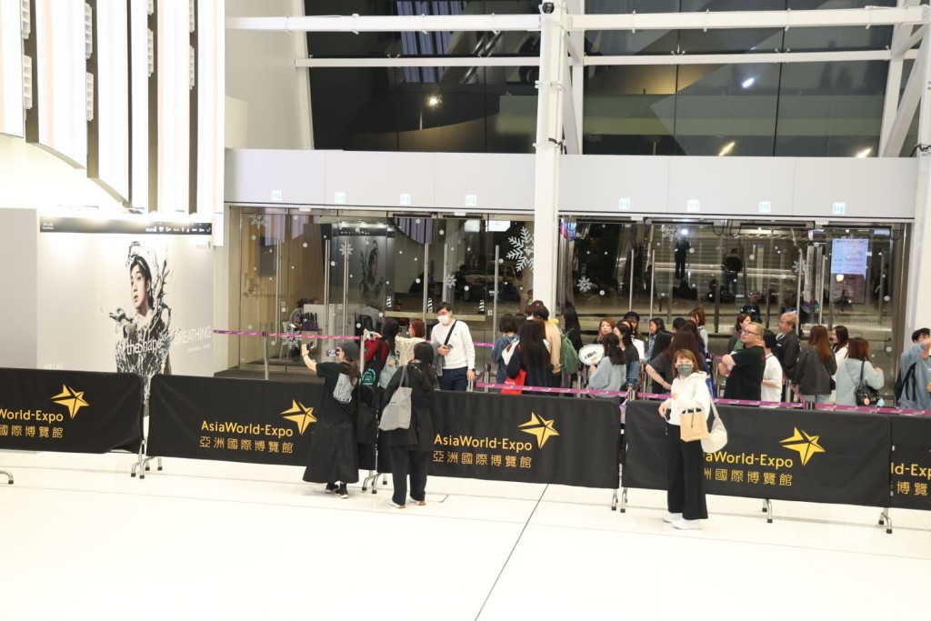 柳應廷假亞博舉行一連兩場演唱會「The Shape of Breathing Live 2025」。 柳應廷假亞博舉行一連兩場演唱會「The Shape of Breathing Live 2025」。