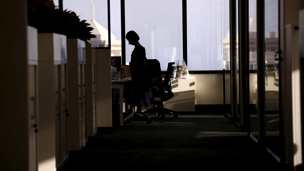 悉尼软件公司职员在办公室埋首苦干。 路透社