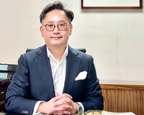 杨景辉鼓励年轻人跳出安舒区，到大湾区发展事业。 受访者提供