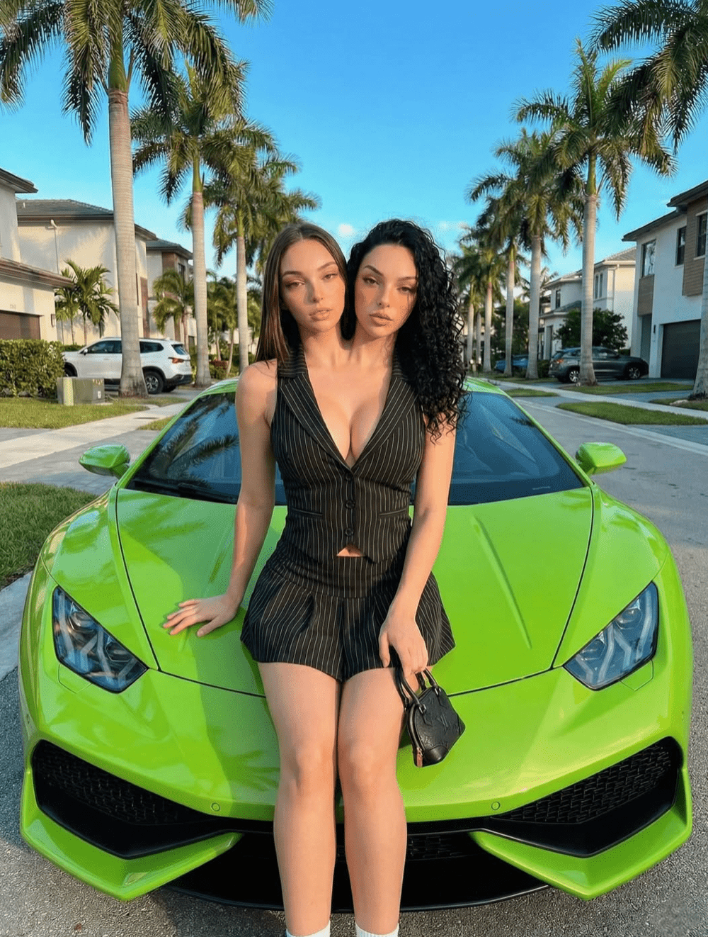 IG@itsvaleriaandcamila