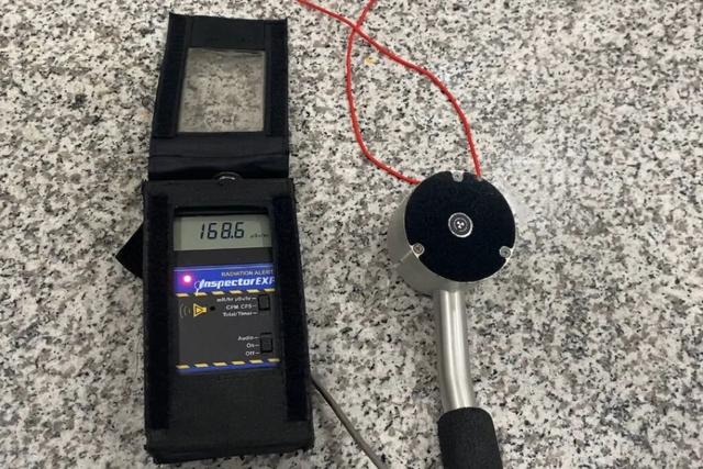 遼寧有入境旅客觸發核警報,經檢查其「護身符」輻射超標1686倍。海關發布 遼寧有入境旅客觸發核警報,經檢查其「護身符」輻射超標1686倍。海關發布