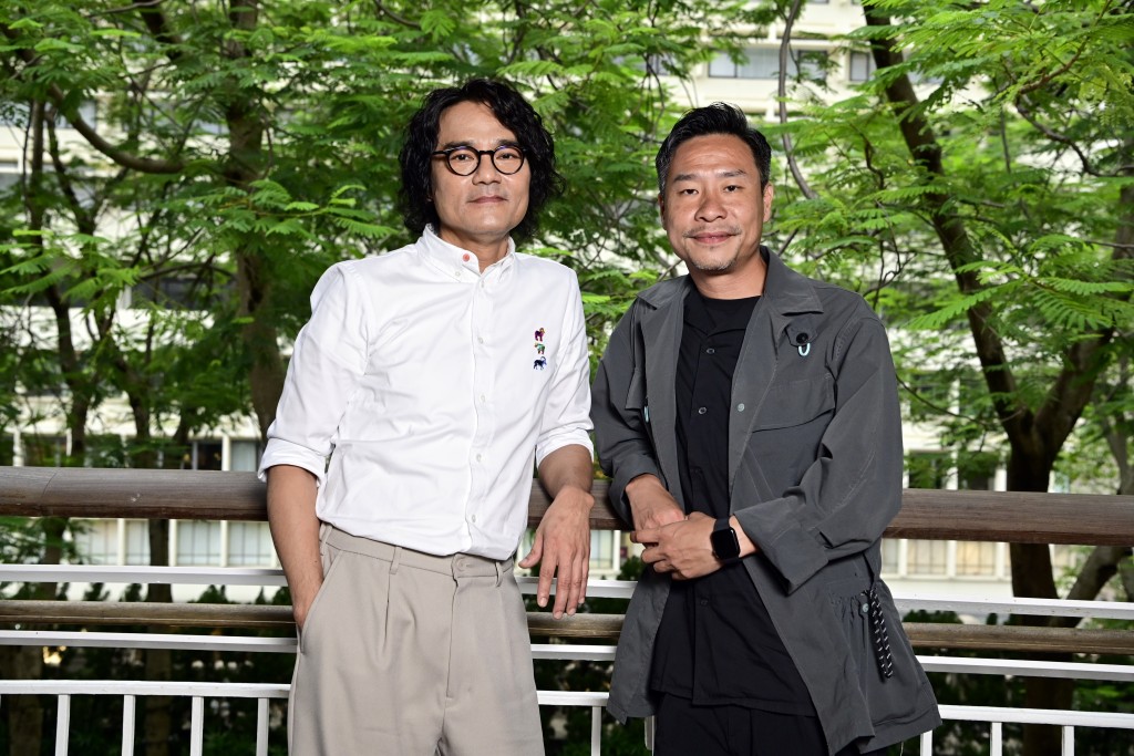李子俊（右）凭住第二部执导长片《第八个嫌疑人》，首次夺得「最佳导演」奖。